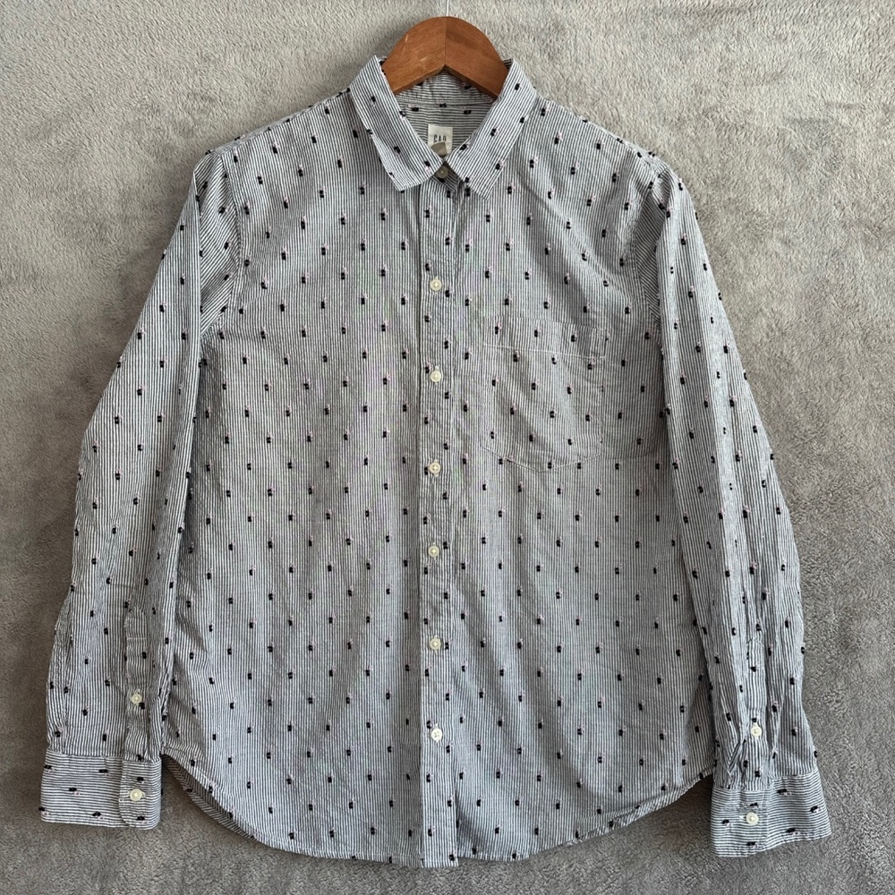 GAP Women's Button-Up M Gray White Striped Textured Clip Dot Fitted Boyfriend